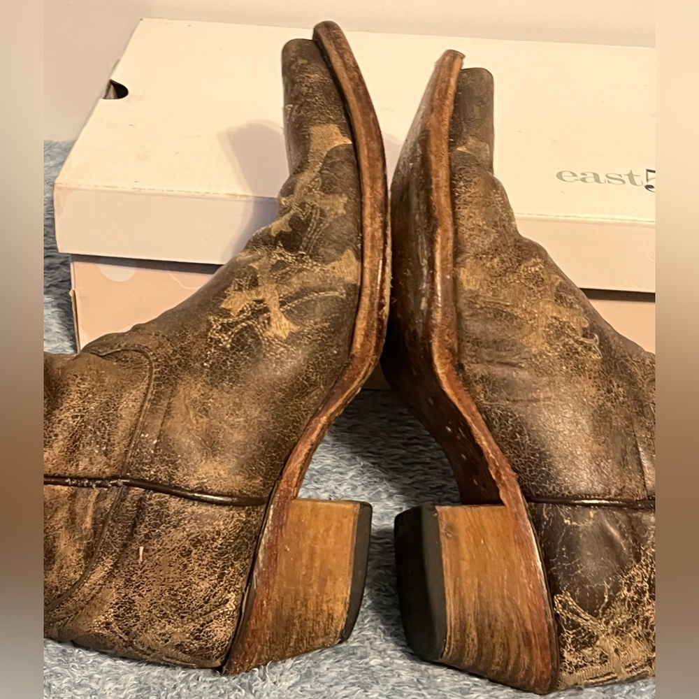 Ladies Circle G Brown Western Cowboy Boots with Cross Design - Picture 4 of 13